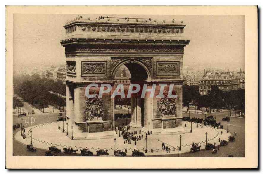 CPA Paris L'Arc de Triomphe et Tombeau du Soldat Inconnu