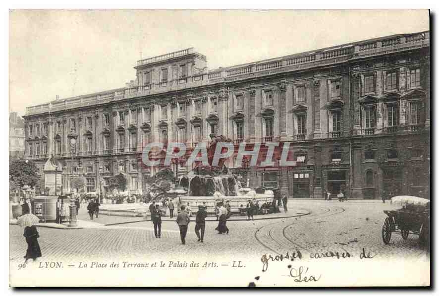 CPA Lyon La Place des Terraux et le Palais des Arts
