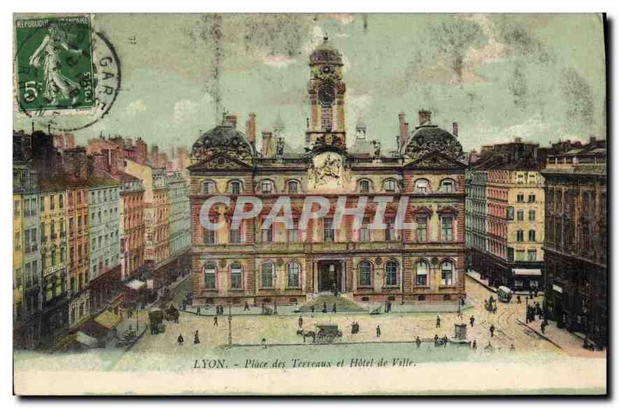 CPA Lyon Place des Terreaux et Hotel de Ville