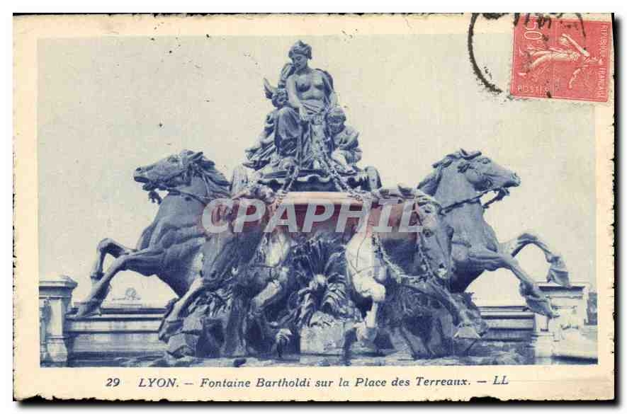 CPA Lyon Fontaine Bartholdi sur la Place des Terreaux