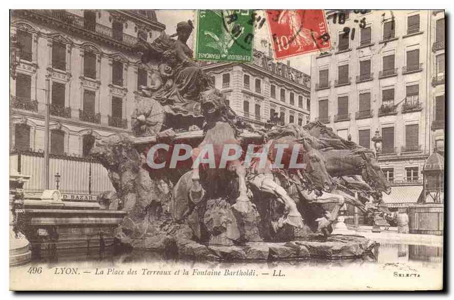 CPA Lyon La Place des Terreaux et Fontaine Bartholdi
