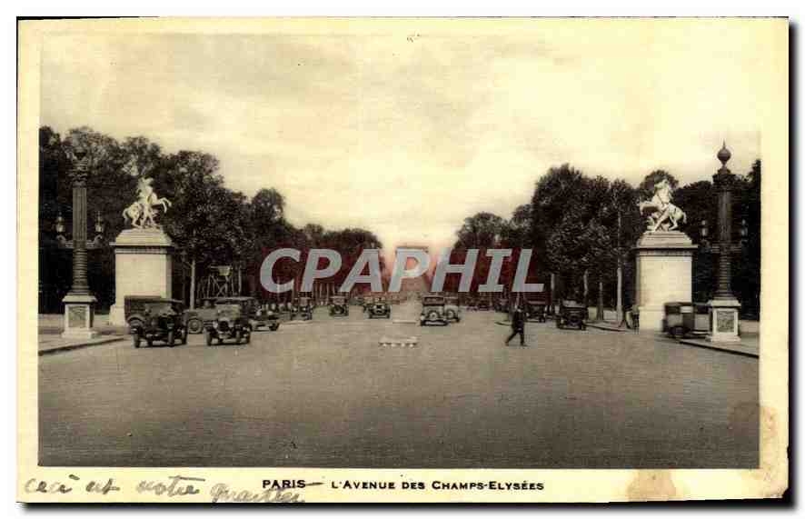CPA Paris L'Avenue des Champs Elysees