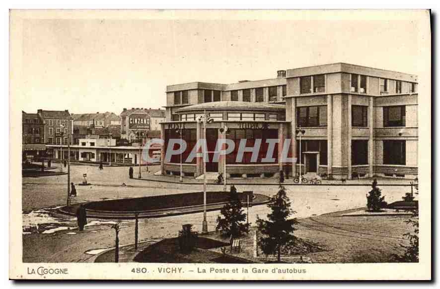 CPA Vichy La Poste et le Gare d'autobus La Cigogne