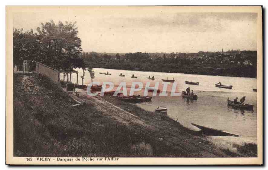 CPA Vichy Barques de Peche sur l'Allier