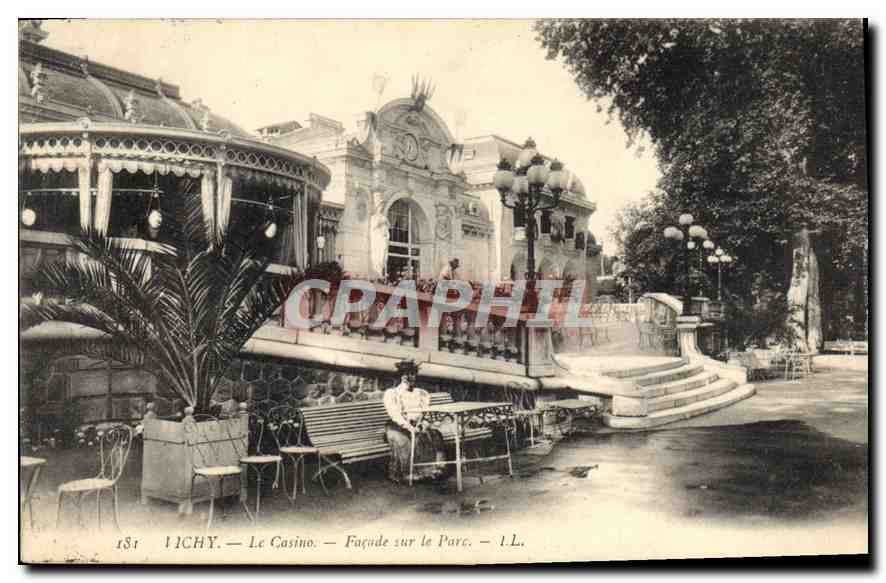 CPA Vichy Le Casino Facade sur le Parc