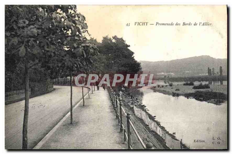 CPA Vichy Promenade des Bords de l'Allier