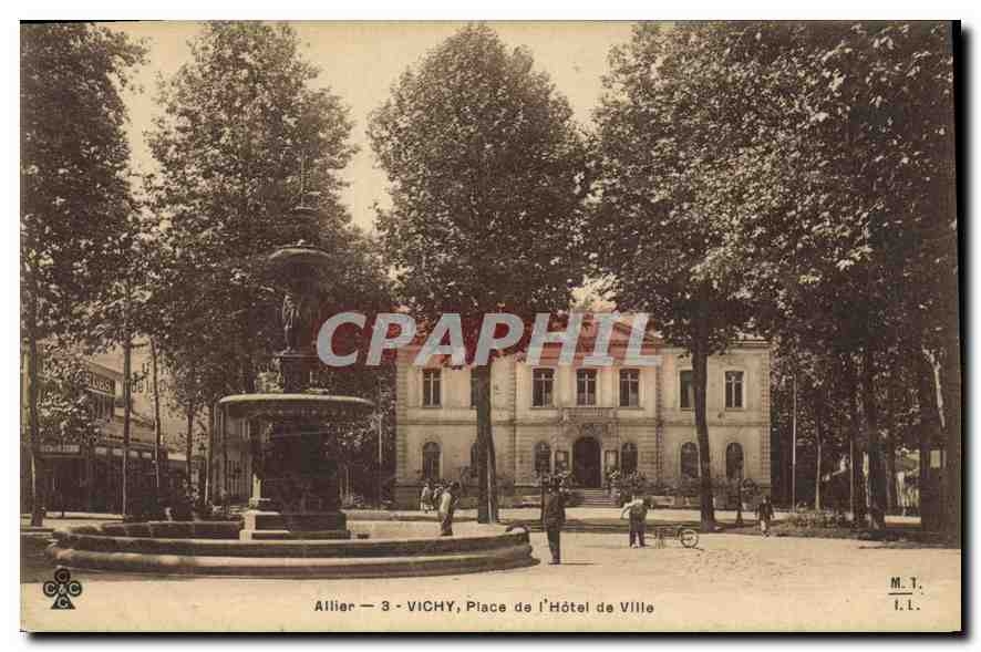 CPA Vichy Allier Place de l'Hotel de Ville