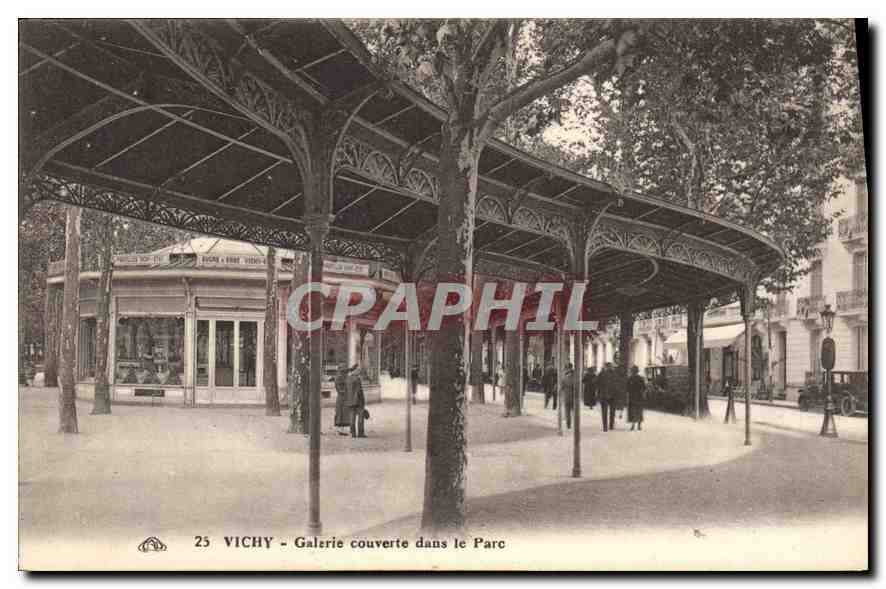 CPA Vichy Galerie couverte dans le Parc