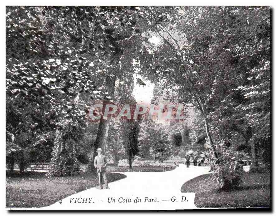 CPA Vichy Un coin du Parc