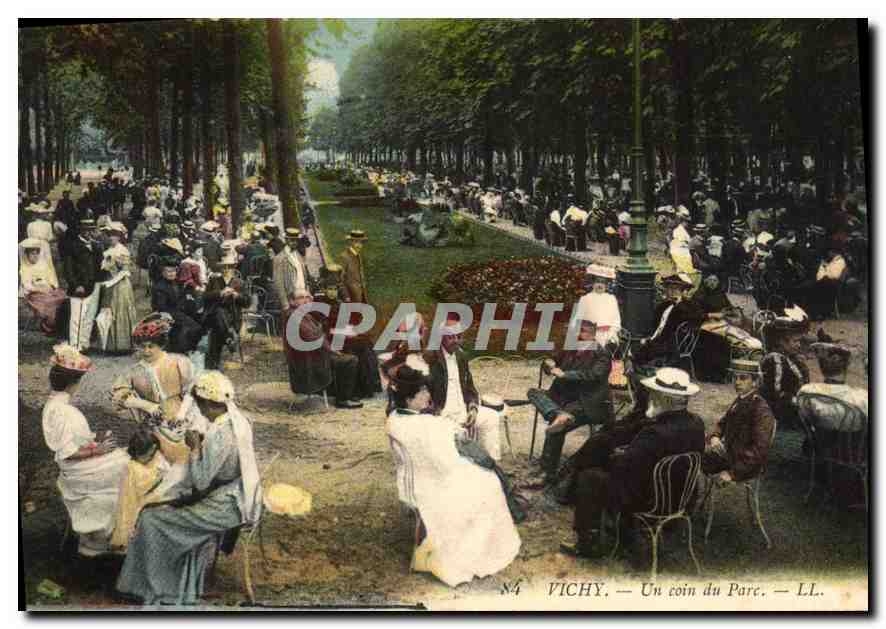 CPA Vichy Un coin du Parc