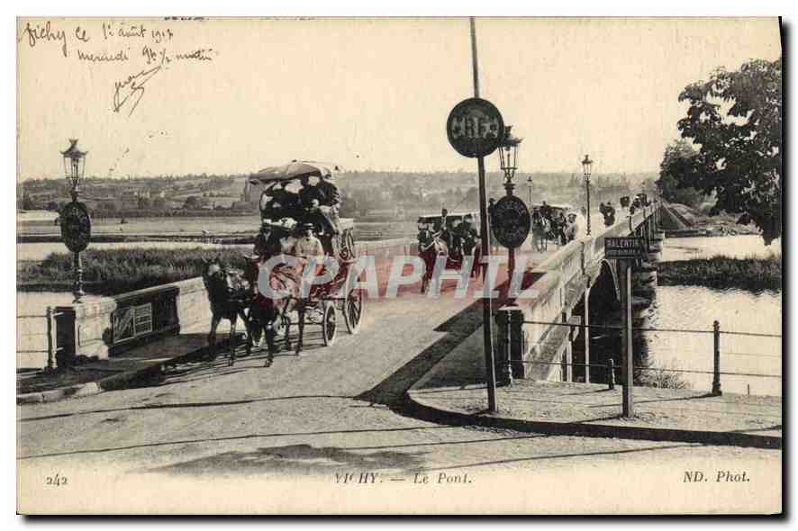 CPA Vichy Le Pont Caleche Chevaux