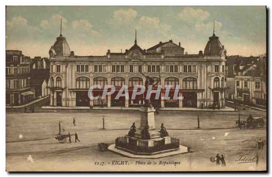 CPA Vichy Place de la Republique