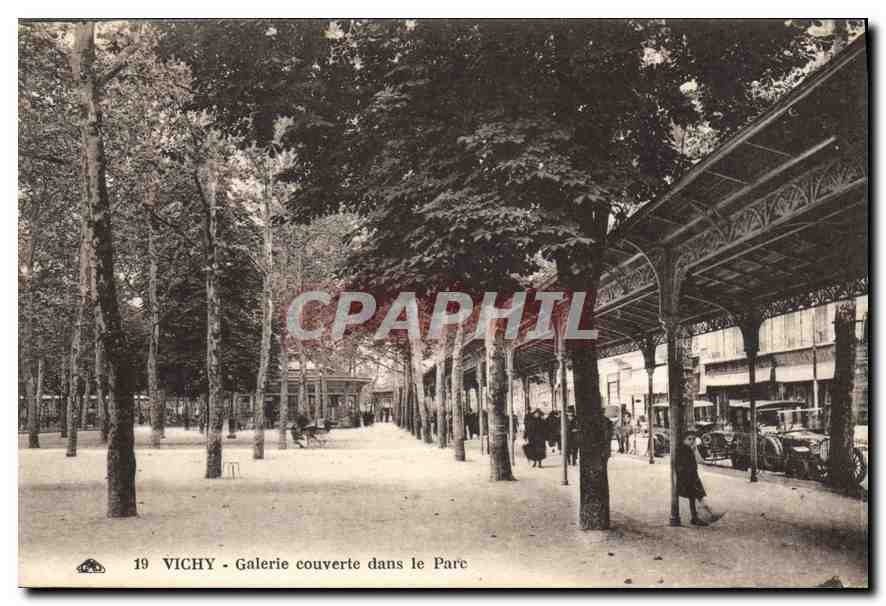 CPA Vichy Galerie couverte dans le Parc