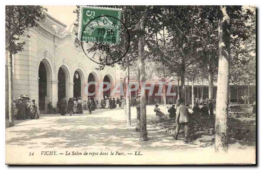 CPA Vichy Le Salon de repos dans le Parc