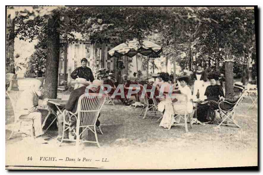 CPA Vichy Dans le Parc