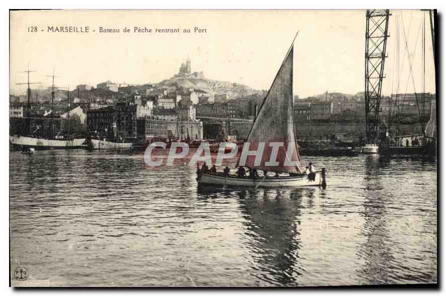 CPA Marseille Bateau de Peche rentrant au Port