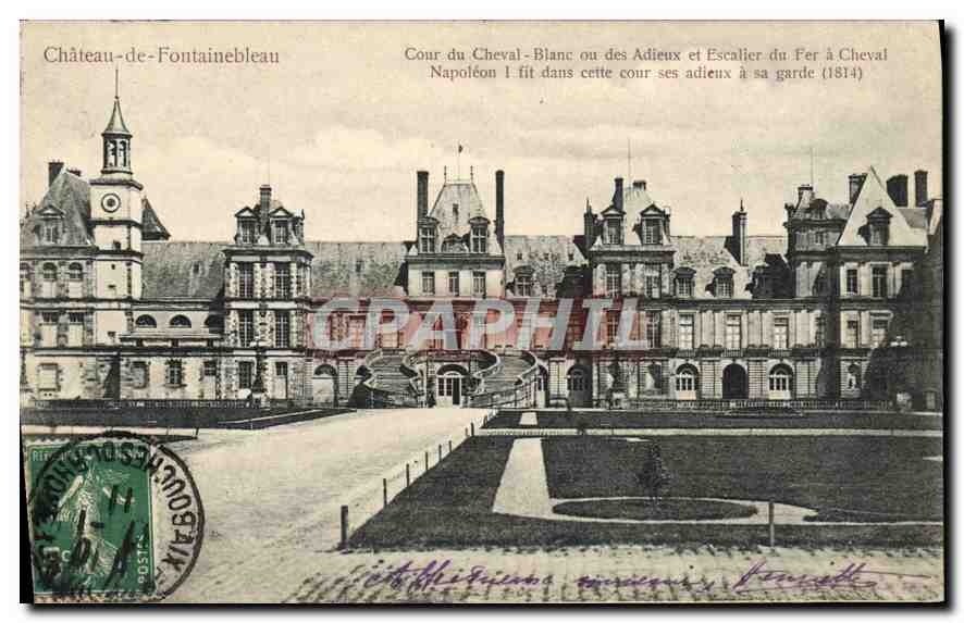 CPA Chateau de Fontainebleau Cour du Cheval Blanc ou des Adieux et Escalier du Fer a Cheval