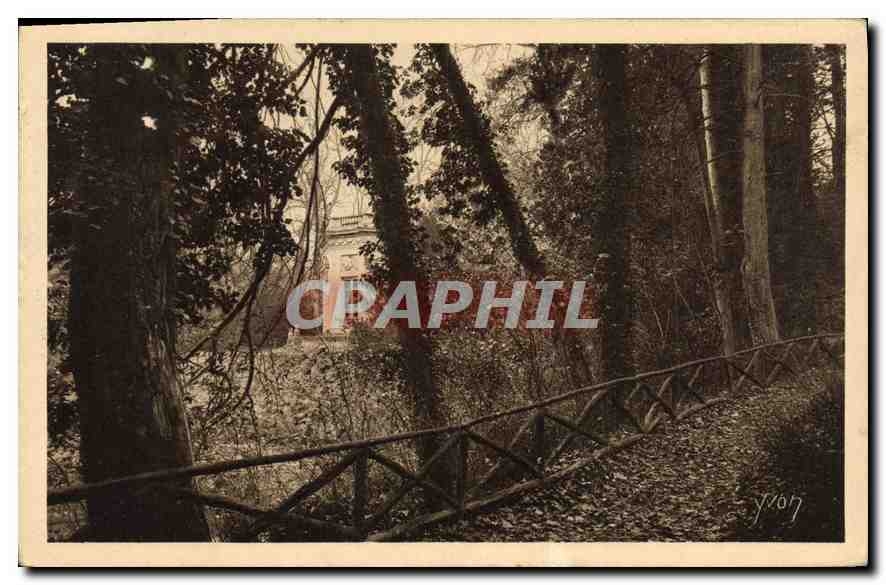 CPA Un Sentier pres du Temple de la Musique 