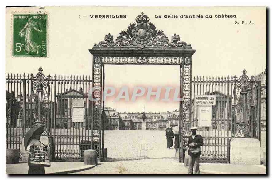 CPA Versailles La Grille d'Entree du Chateau 