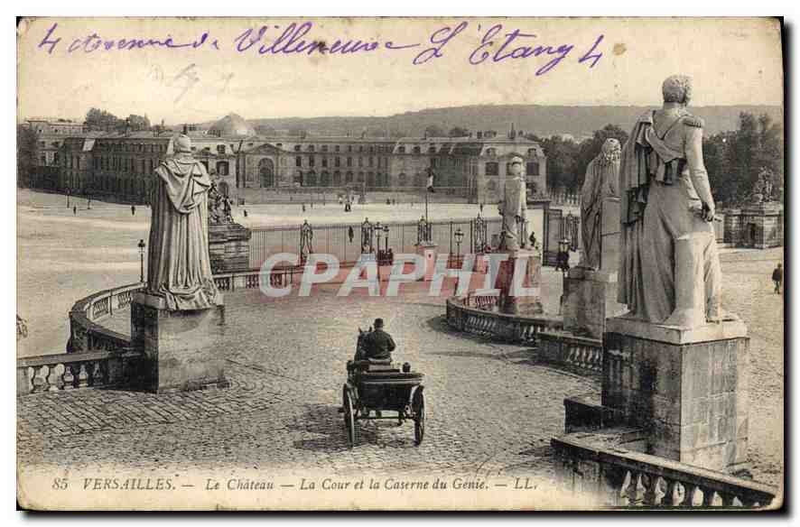 CPA Versailles Le Chateau La Cour et la Caserne du Genie