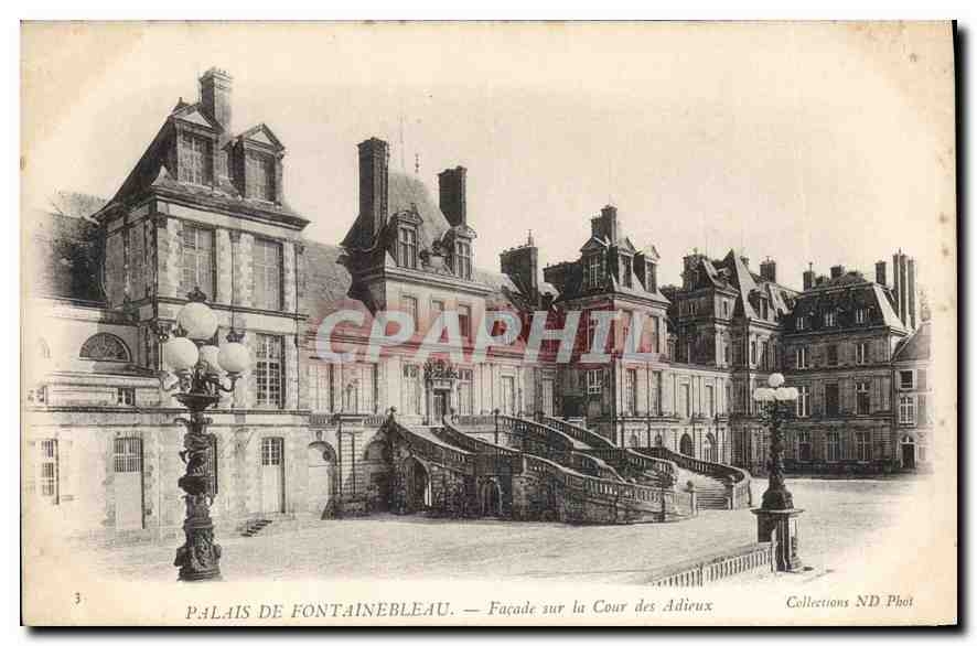 CPA Palais de Fontainebleau Facade sur la Cour des Adieux
