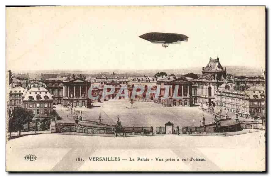 CPA Versailles Le Palais Vue prise a vol d'oiseau Zeppelin Dirigeable