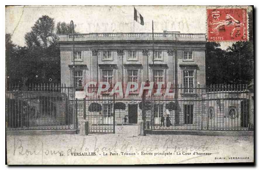CPA Versailles Le Petit Trianon Entree principale La Cour d'honneur 
