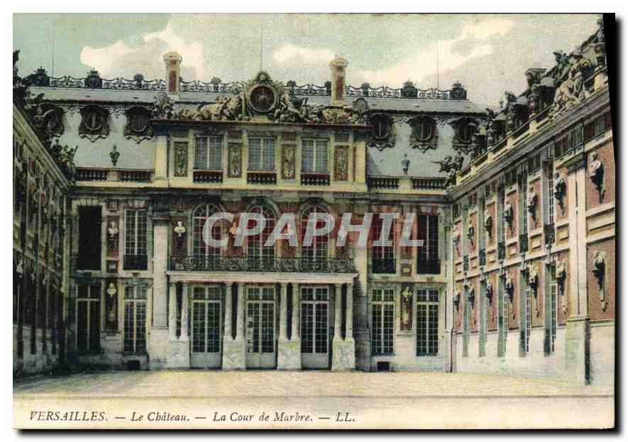 CPA Versailles Le Chateau La Cour de Marbre 
