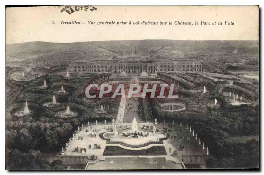 CPA Versailles Vue generale prise a vol d'oiseau sur le Chateau le Parc et la Ville 