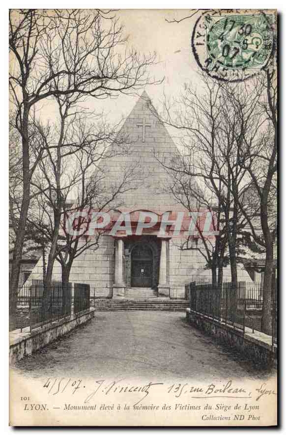 CPA Lyon Monument eleve a la memoire des Victimes du Siege de Lyon 