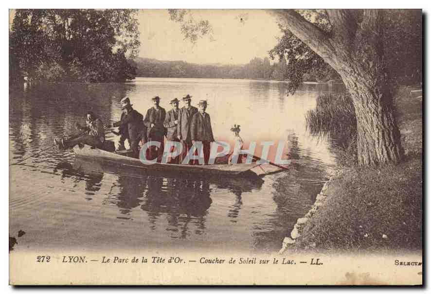 CPA Lyon Le Parc de la Tete d'Or Coucher de Soleil sur le Lac 
