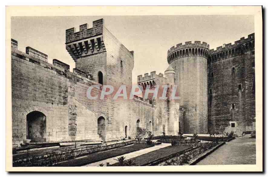 CPA Chateau de Tarascon B du R La Basse Cour 