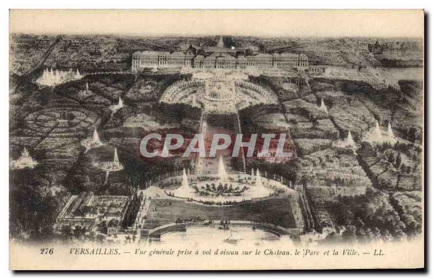 CPA Versailles Vue generale prise a vol d'oiseau sur le Chateau le Parc et la Ville 