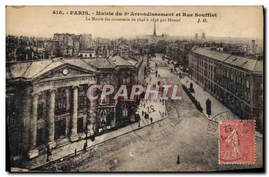 CPA Paris Mairie du 5e Arrondissement et rue Soufflot la Mairie fut construite de 1846 a 1848 par Hi