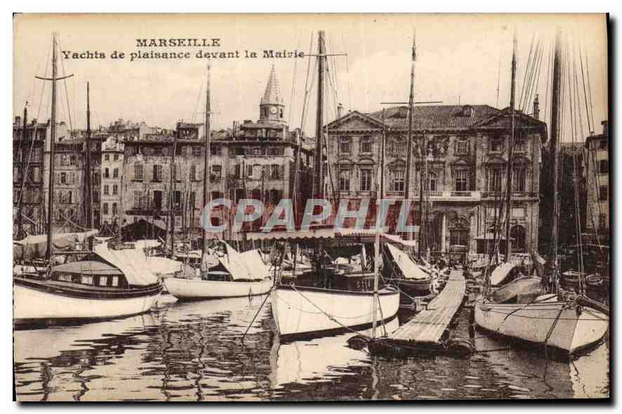 CPA Marseille Yachts de plaisance devant de la Mairie 