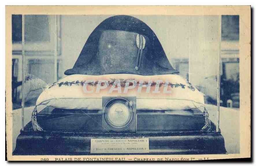 CPA Palais de Fontainebleau Chapeau de Napoleon I 