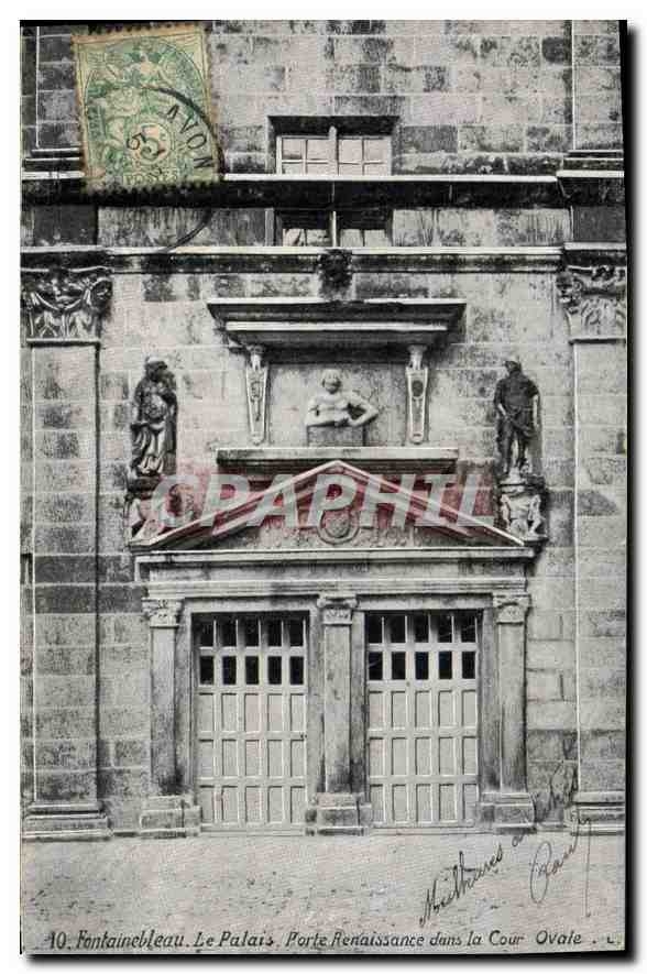 CPA Fontainebleau Le Palais Porte Renaissance dans la Cour Ovale 