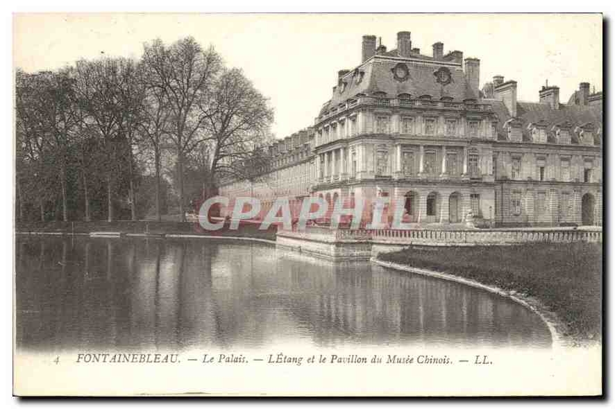 CPA Fontainebleau Le Palais L'Etang et le Pavillon du Musee Chinois 