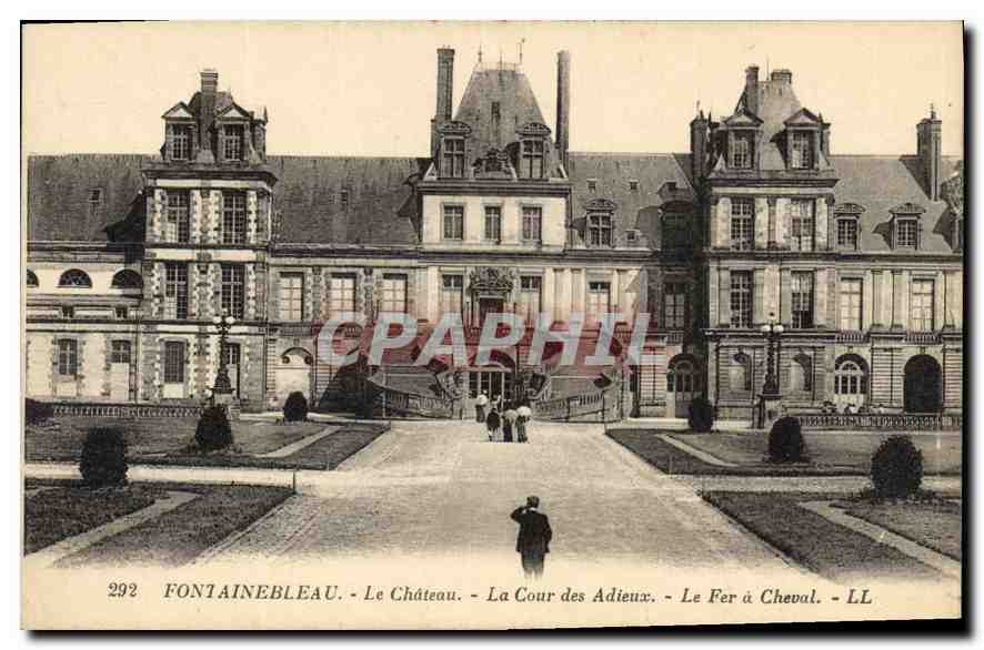 CPA Fontainebleau Le Chateau La Cour des Adieux Le Fer a Cheval 