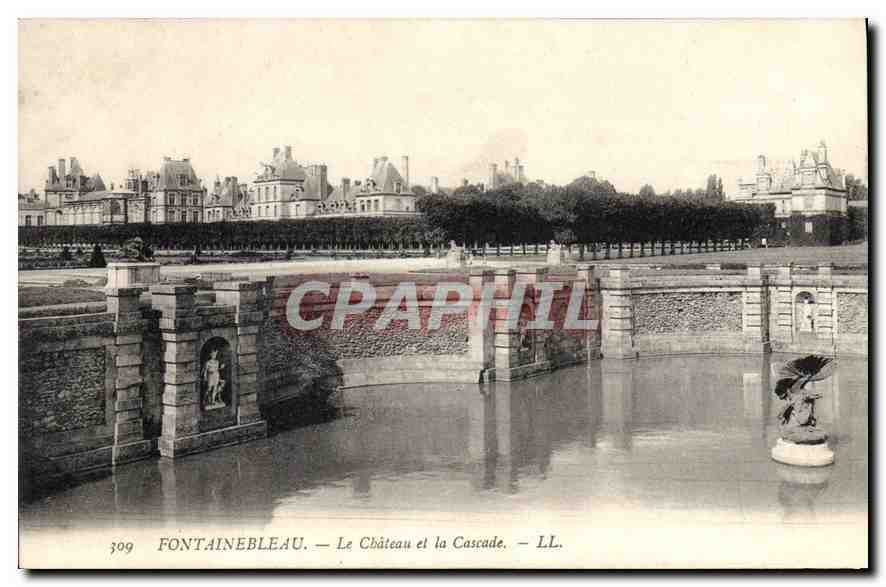 CPA Fontainebleau Le Chateau et la Cascade 
