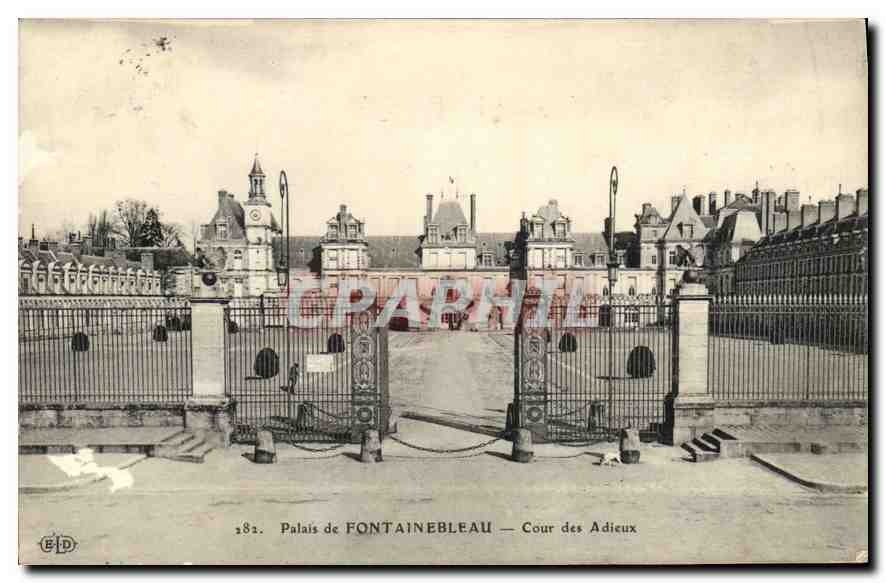 CPA Palais de Fontainebleau Cour des Adieux