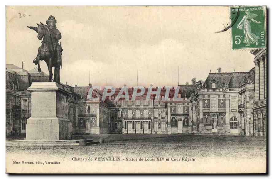 CPA Chateau de Versailles Statue de Louis XIV et Cour Royale 