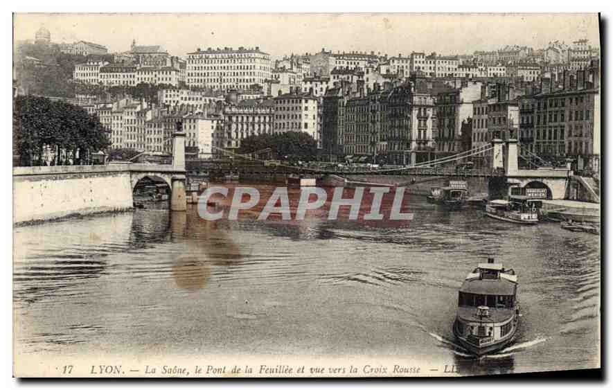 CPA Lyon La Saone le Pont de la Feuillee et vue vers la Croix Rousse Bateau