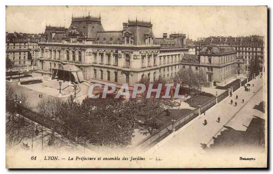 CPA Lyon La Prefecture et ensemble des Jardins 