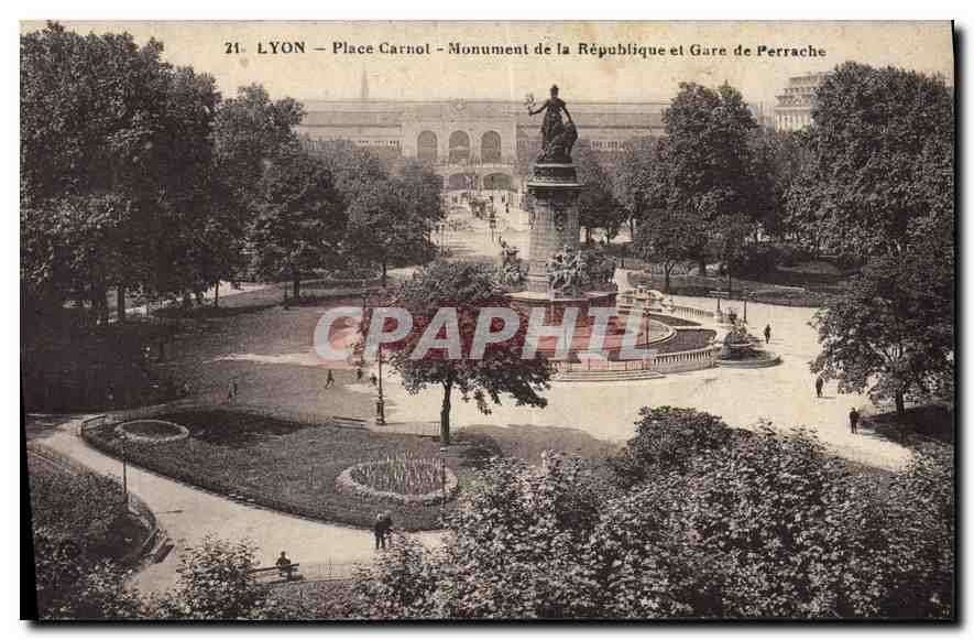 CPA Lyon La Place Carnot Monument de la Republique et Gare de Perrache