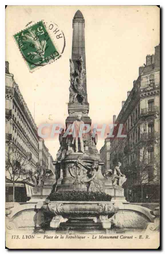 CPA Lyon La Place de la Republique le Monument Carnot