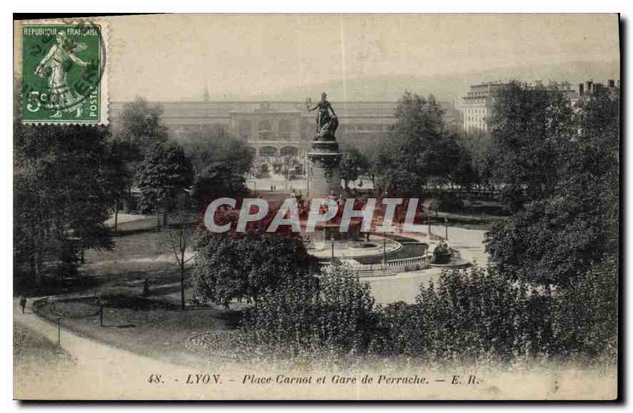 CPA Lyon La Place Carnot Gare de Perrache