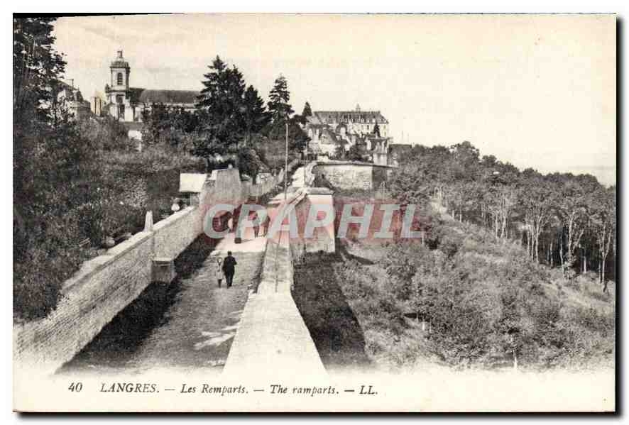 CPA Langres Les Remparts