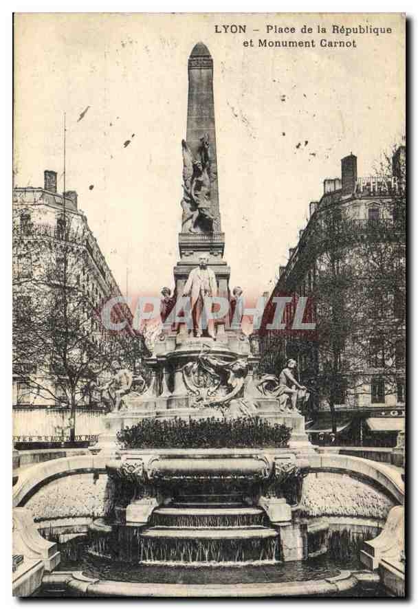 CPA Lyon Place de la Republique et Monument Carnot