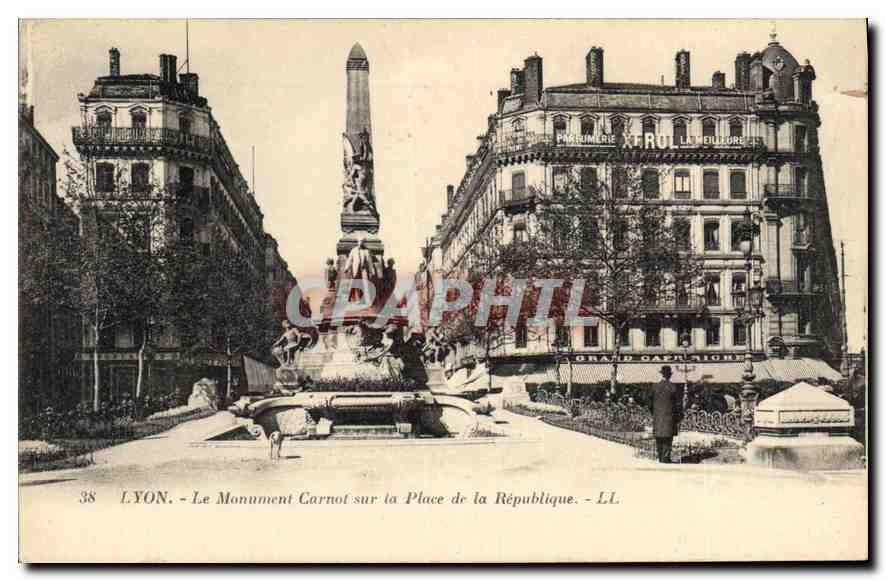 CPA Lyon Le Monument Carnot sur la Place de la Republique